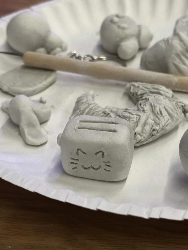 cho's clay workshop, image 4 of 5.